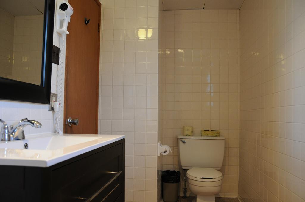 Motel & Hotel La Paysanne Sherbrooke Habitación foto