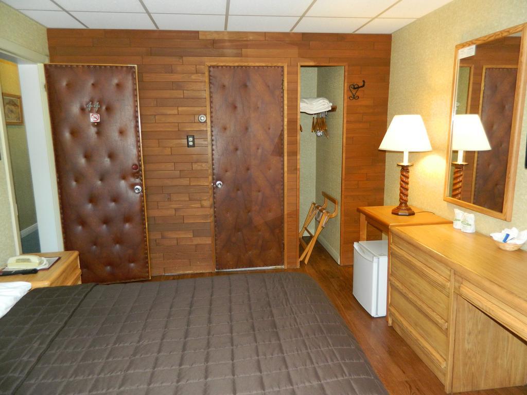 Motel & Hotel La Paysanne Sherbrooke Exterior foto